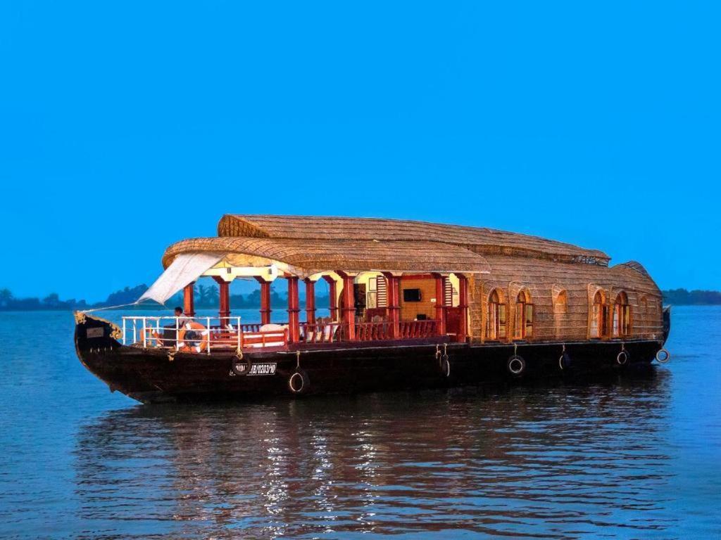 Aqua Castle Houseboat - By Aqua Jumbo Houseboats Hotel Alappuzha ภายนอก รูปภาพ