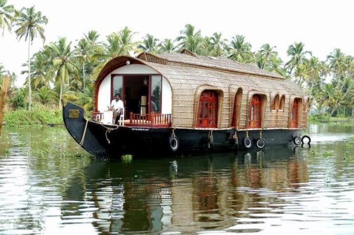 Aqua Castle Houseboat - By Aqua Jumbo Houseboats Hotel Alappuzha ภายนอก รูปภาพ