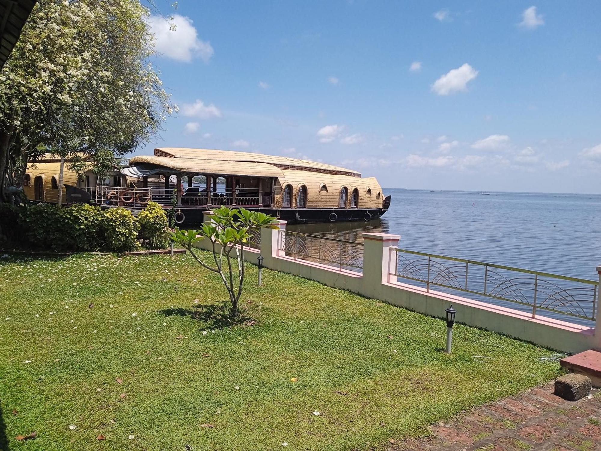 Aqua Castle Houseboat - By Aqua Jumbo Houseboats Hotel Alappuzha ภายนอก รูปภาพ