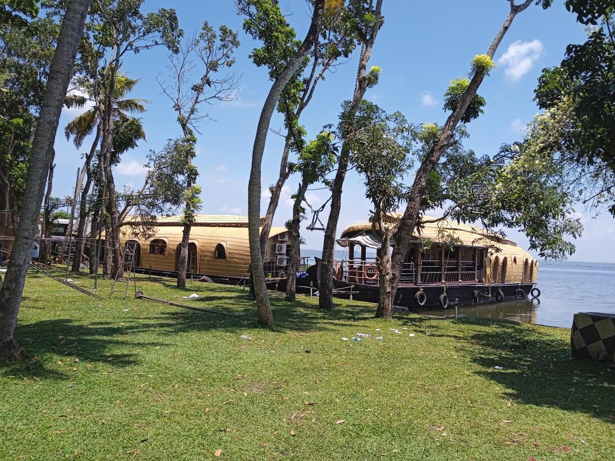 Aqua Castle Houseboat - By Aqua Jumbo Houseboats Hotel Alappuzha ภายนอก รูปภาพ