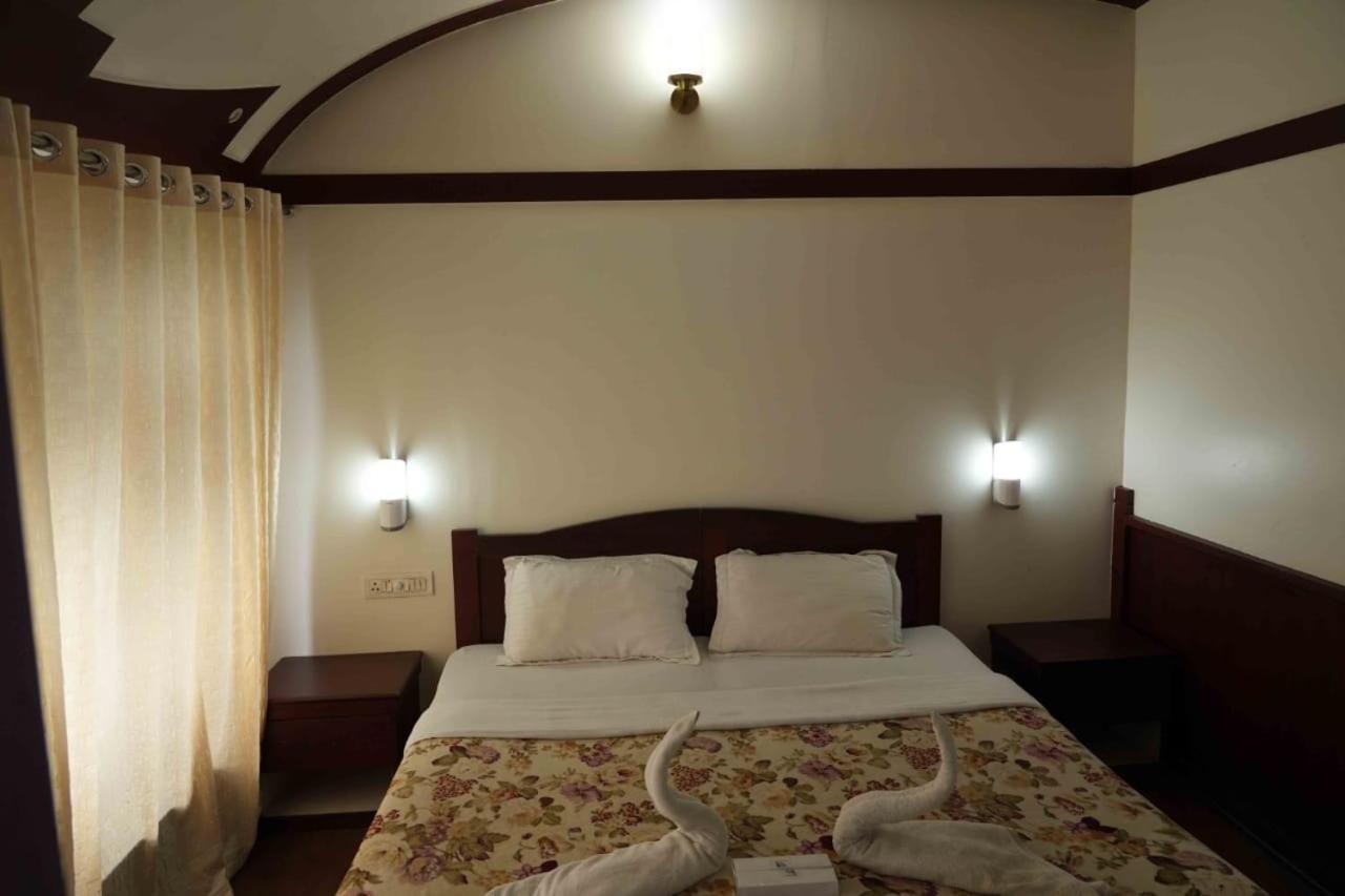 Aqua Castle Houseboat - By Aqua Jumbo Houseboats Hotel Alappuzha ภายนอก รูปภาพ