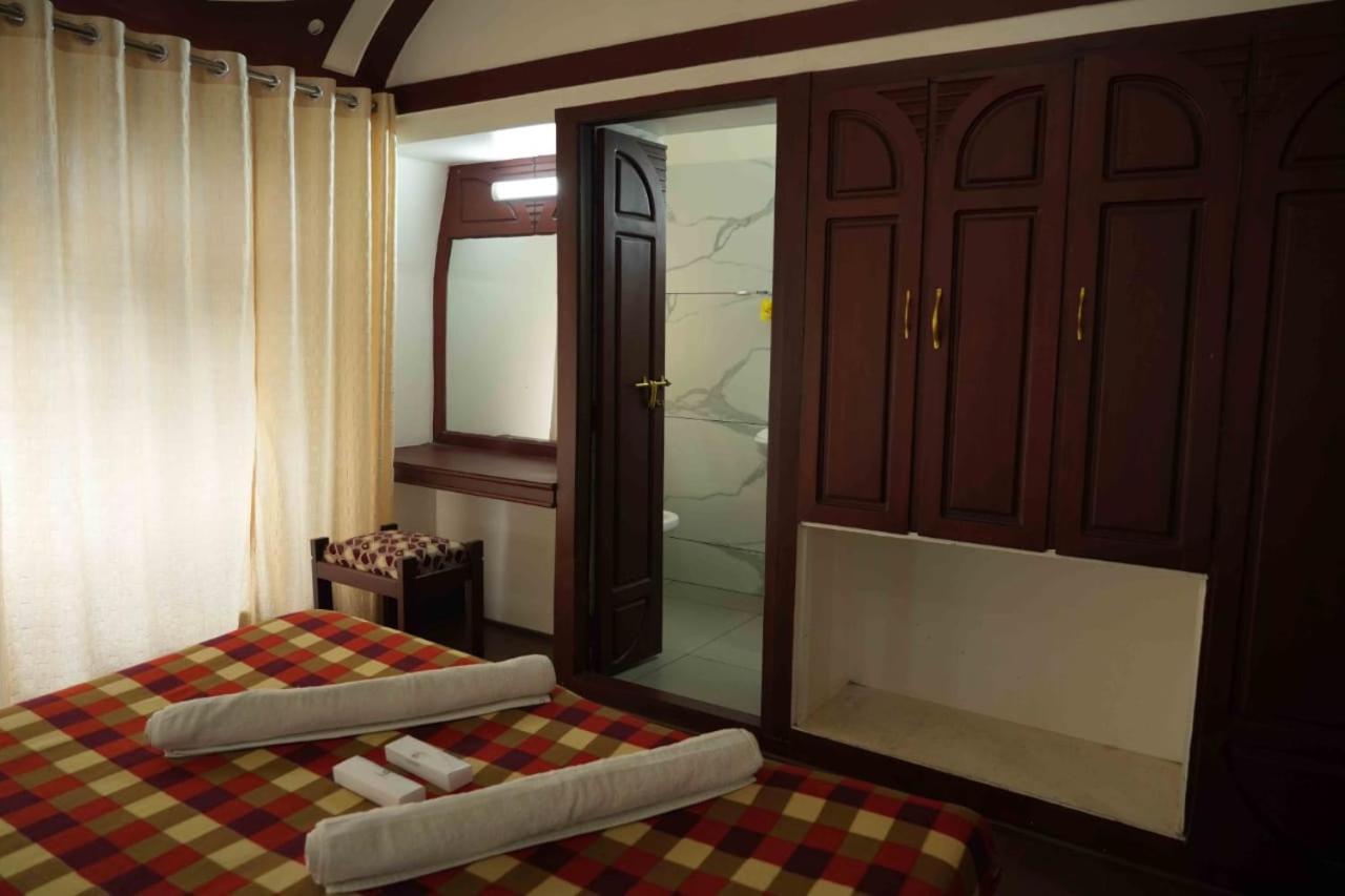 Aqua Castle Houseboat - By Aqua Jumbo Houseboats Hotel Alappuzha ภายนอก รูปภาพ
