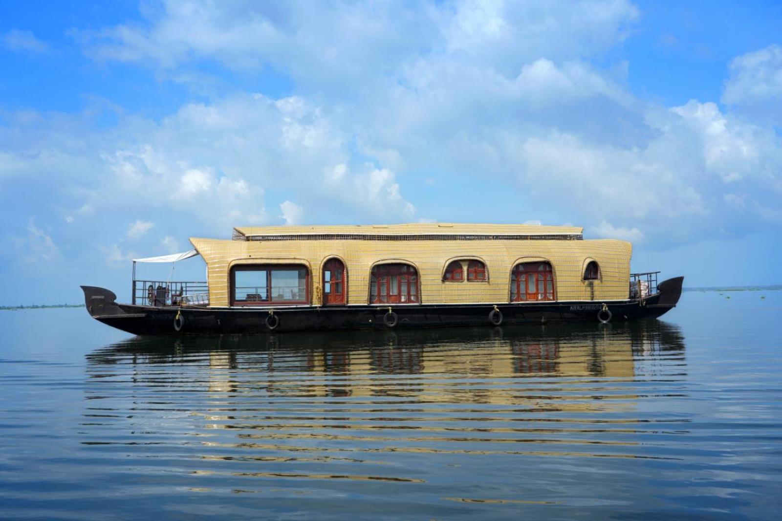 Aqua Castle Houseboat - By Aqua Jumbo Houseboats Hotel Alappuzha ภายนอก รูปภาพ