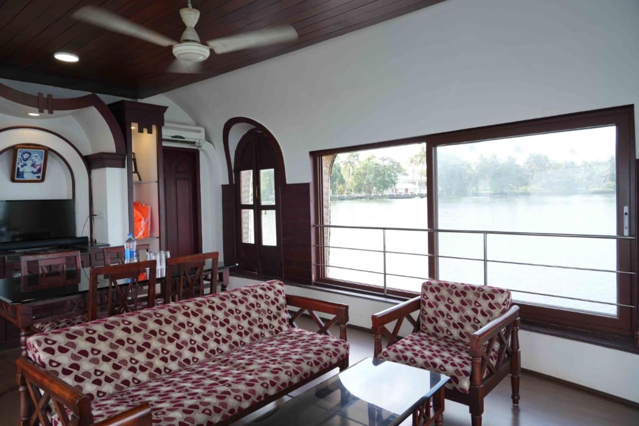 Aqua Castle Houseboat - By Aqua Jumbo Houseboats Hotel Alappuzha ภายนอก รูปภาพ