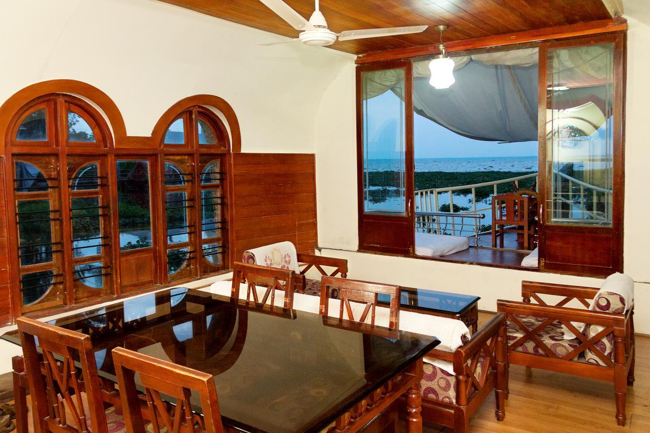 Aqua Castle Houseboat - By Aqua Jumbo Houseboats Hotel Alappuzha ภายนอก รูปภาพ